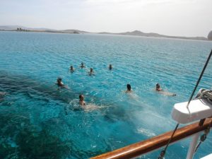 Cyclades Ornos Psarou south beaches Mykonos family cruises Super Paradise Platys Gyalos Elia activities for families kids love greece