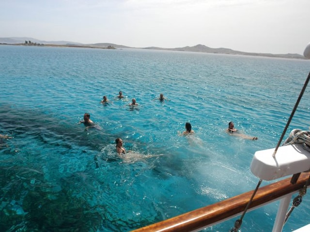 Cyclades Ornos Psarou south beaches Mykonos family cruises Super Paradise Platys Gyalos Elia activities for families kids love greece